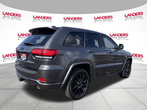 Used 2021 Jeep Grand Cherokee Laredo X AWD/4WD image 3