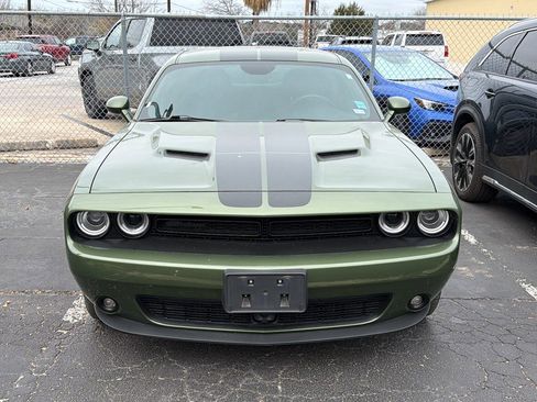 Used 2023 Dodge Challenger SXT w/ Plus Package image 2