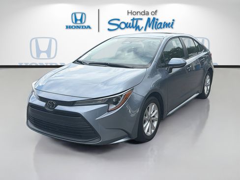 Used 2024 Toyota Corolla LE w/ LE Convenience Package image 3