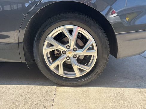 Used 2018 Chevrolet Equinox Premier FWD image 14