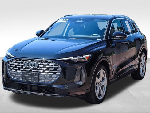 Certified 2025 Audi Q5 Prestige AWD/4WD image 3