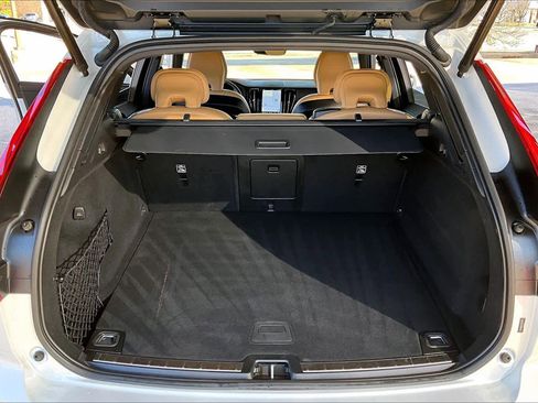 Used 2023 Volvo XC60 B6 Ultimate image 33