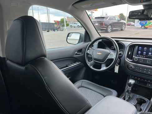 Used 2022 Chevrolet Colorado Z71 w/ Safety Package AWD/4WD image 36