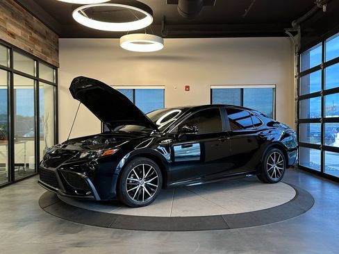 Used 2022 Toyota Camry SE image 26