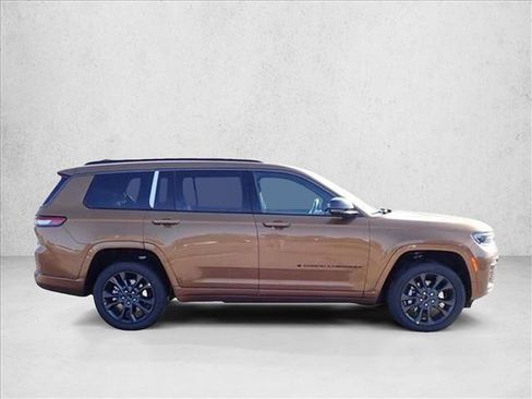 New 2026 Jeep Grand Cherokee L Limited AWD/4WD image 4