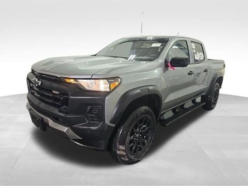 Used 2023 Chevrolet Colorado Trail Boss w/ Technology Package AWD/4WD image 2
