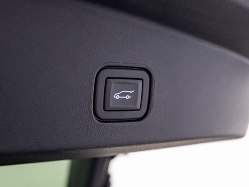 Used 2025 Cadillac Lyriq Luxury image 38