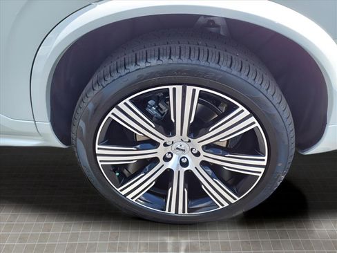 Used 2025 Volvo XC90 T8 Plus w/ Protection Package image 18