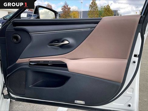 Used 2025 Lexus ES 350 w/ Premium Package image 19