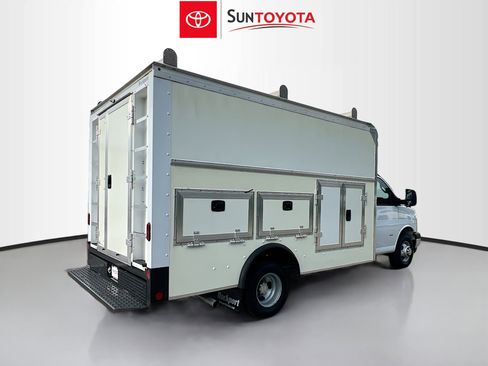 Used 2022 Chevrolet Express 3500 w/ Power Convenience Package image 4