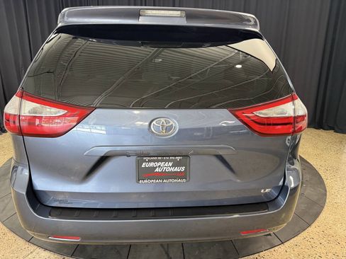 Used 2017 Toyota Sienna LE w/ Protection Package FWD image 7