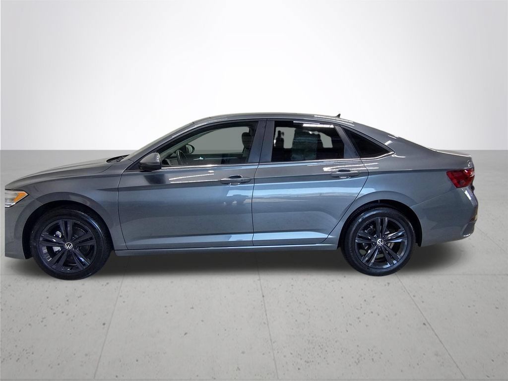 Certified 2023 Volkswagen Jetta SE w/ Panoramic Sunroof Package FWD image 11