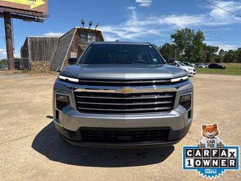 Used 2026 Chevrolet Traverse LT AWD/4WD image 2