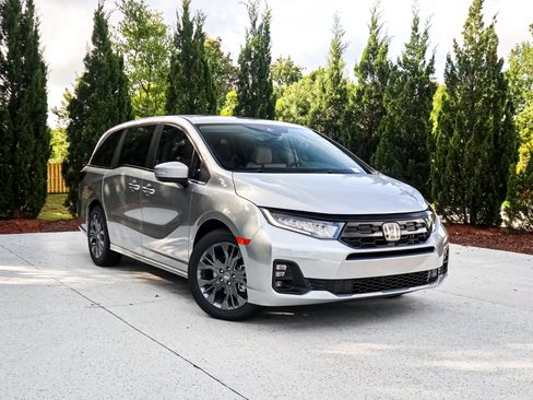 New 2026 Honda Odyssey Touring image 2
