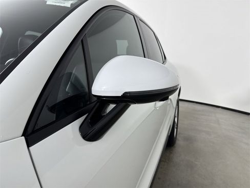 Certified 2023 Porsche Macan Turbo image 12