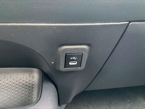 Used 2025 Toyota Corolla SE image 32