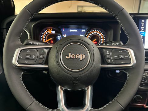New 2026 Jeep Wrangler Unlimited Sahara AWD/4WD image 23