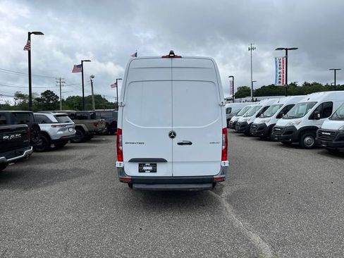 Used 2022 Mercedes-Benz Sprinter 2500 image 6