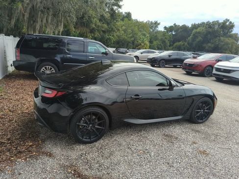 Used 2022 Toyota GR86 Premium RWD image 2
