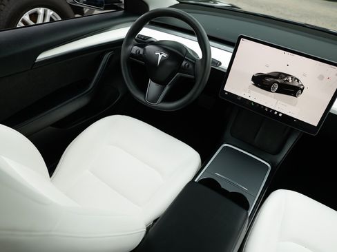 Used 2023 Tesla Model 3 Standard Range RWD image 25