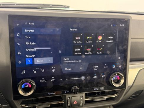 Used 2024 Lexus GX 550 w/ Accessory Package (Z1) AWD/4WD image 26