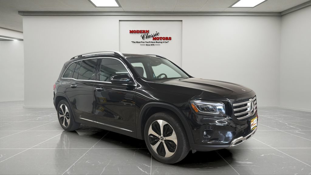 Used 2025 Mercedes-Benz GLB 250 4MATIC image 1