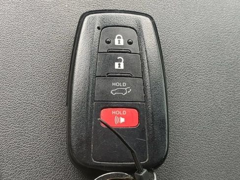 Used 2020 Toyota Highlander XLE AWD/4WD image 28
