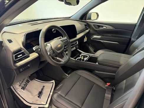 New 2027 Chevrolet Traverse LT w/ Sun and Wheel Package AWD/4WD image 8