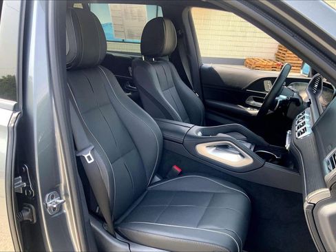 Used 2025 Mercedes-Benz GLS 580 4MATIC image 7