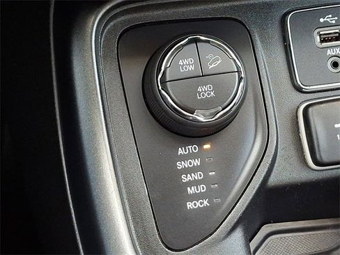 Used 2018 Jeep Compass Trailhawk w/ Cold Weather Group image 25