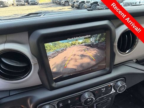 Used 2023 Jeep Wrangler Unlimited Sahara AWD/4WD image 18