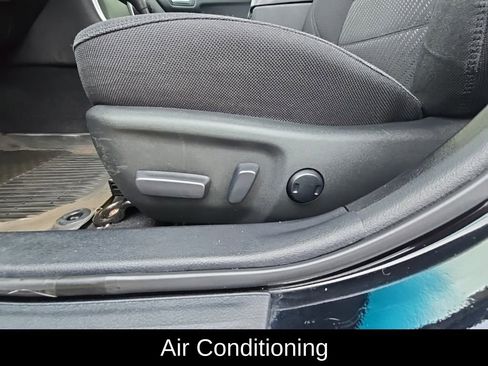 Used 2017 Toyota Camry LE image 11