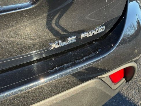 Certified 2023 Toyota Highlander XLE image 8