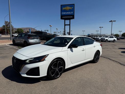 Used 2024 Nissan Altima 2.5 SR FWD image 1