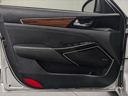 Used 2017 Kia Cadenza Premium w/ Luxury Package image 12