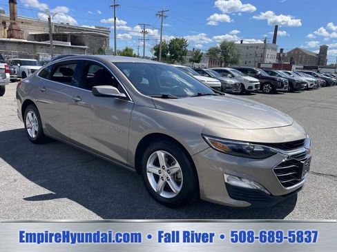Used 2023 Chevrolet Malibu LT FWD image 2