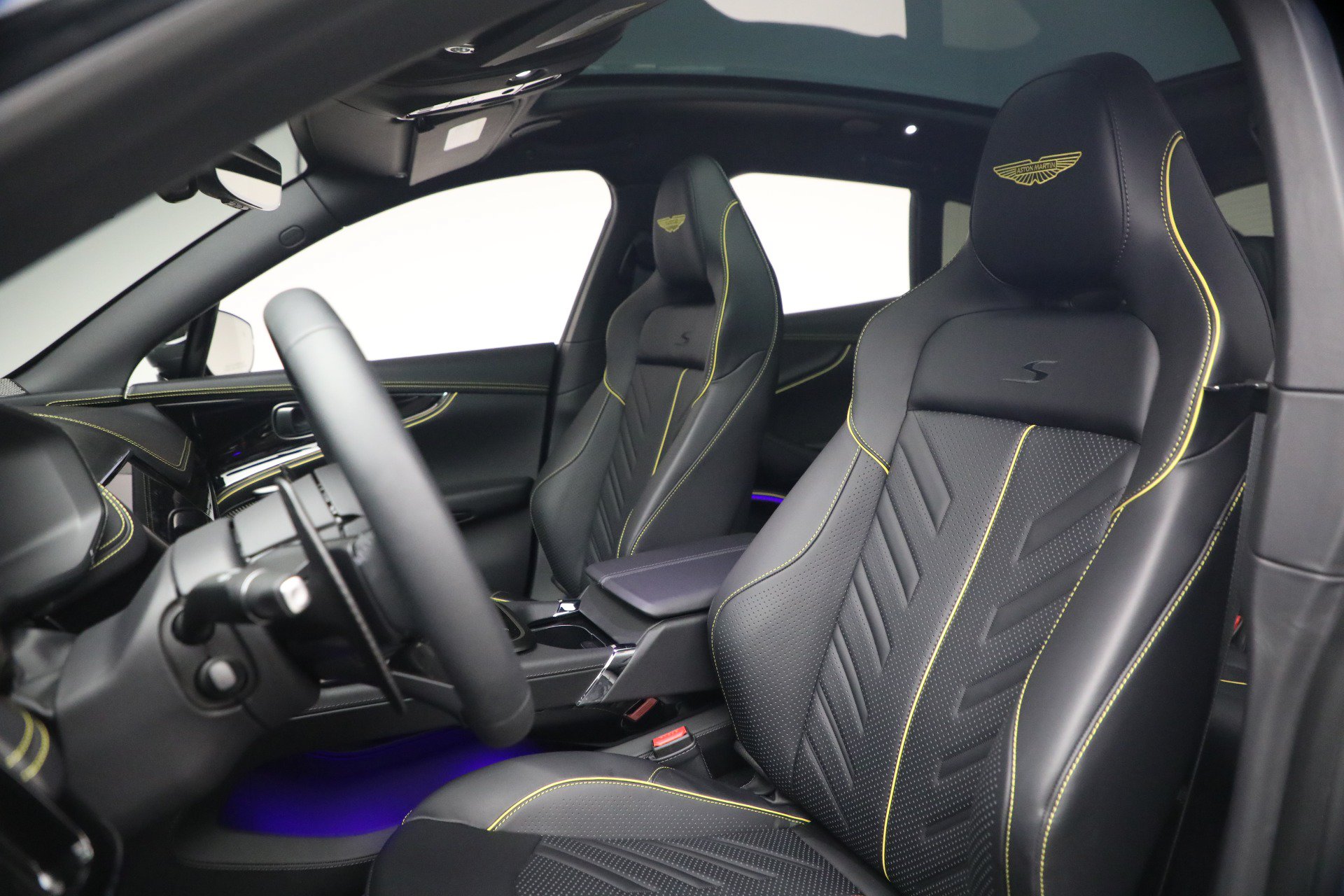 Used 2026 Aston Martin DBX S AWD/4WD image 15