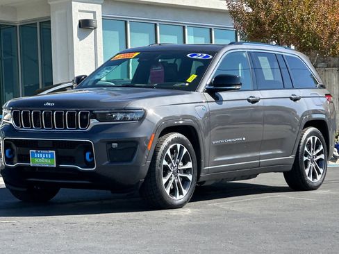 Used 2022 Jeep Grand Cherokee Overland w/ Advanced Protech Group III image 8