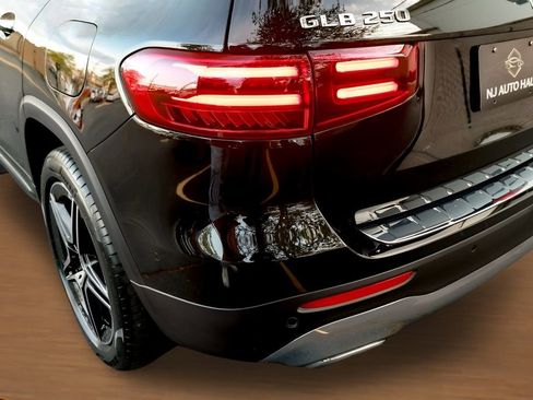 Used 2024 Mercedes-Benz GLB 250 image 8