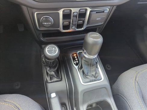 Certified 2025 Jeep Gladiator Sport AWD/4WD image 15
