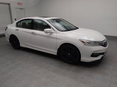 Used 2017 Honda Accord Touring image 11
