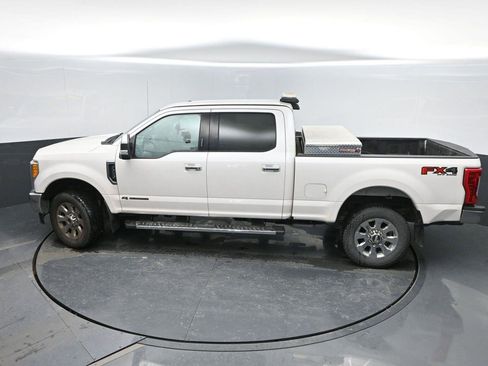 Used 2017 Ford F250 Lariat w/ Chrome Package image 34
