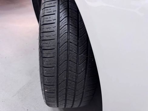 Used 2017 Ford Fiesta SE w/ Equipment Group 201A FWD image 11