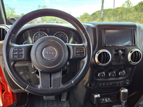Used 2013 Jeep Wrangler Rubicon w/ Dual Top Group AWD/4WD image 12