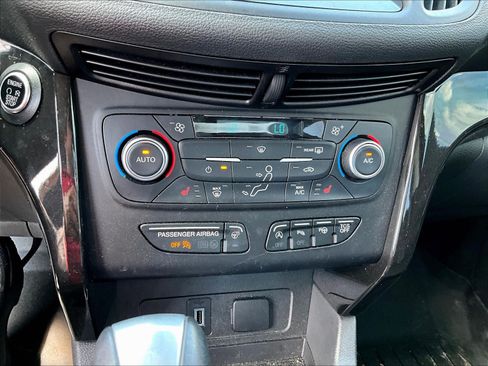 Used 2018 Ford Escape Titanium w/ Ford Safe & Smart Package FWD image 14