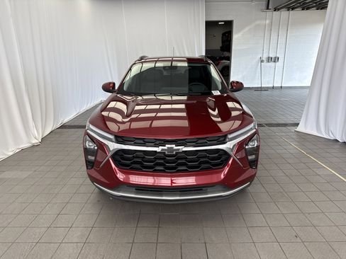 Used 2025 Chevrolet Trax LT w/ Driver Confidence Package image 2