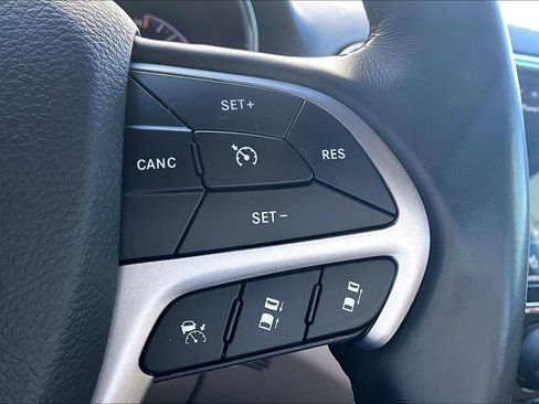 Used 2021 Jeep Grand Cherokee Limited w/ Luxury Group II image 12