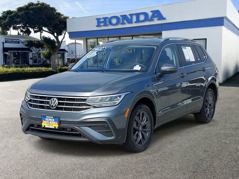 Used 2022 Volkswagen Tiguan SE image 1