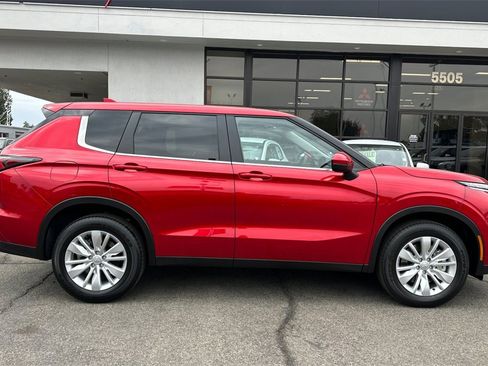 New 2025 Mitsubishi Outlander ES image 4