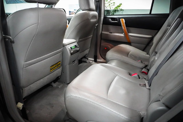 Used 2010 Toyota Highlander Limited AWD/4WD image 19